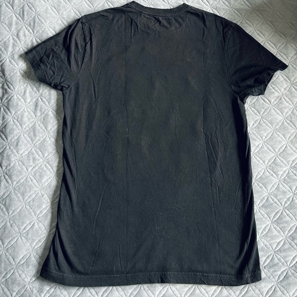 Guess Black & Gold Graphic Tee - Picture 4 of 4